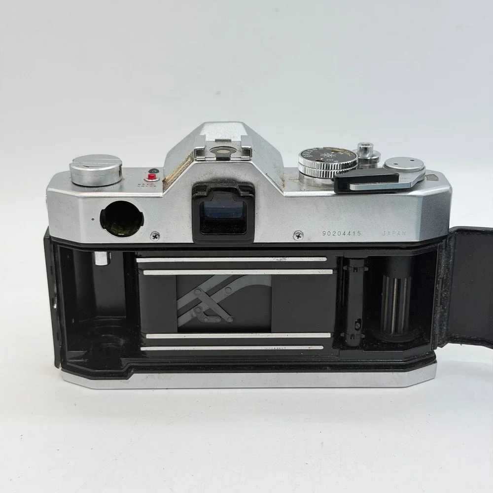 Yashica TL Electro X 35mm Film SLR Camera Body Silver Vintage Japan FOR PARTS